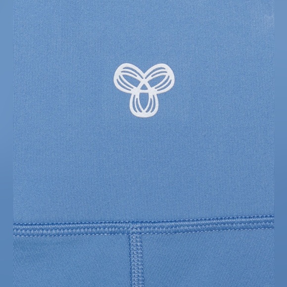 NWOT Aritzia Atmosphere Hi-Rise 9" Inseam Biker Shorts Bright Blue Medium - Picture 3 of 10